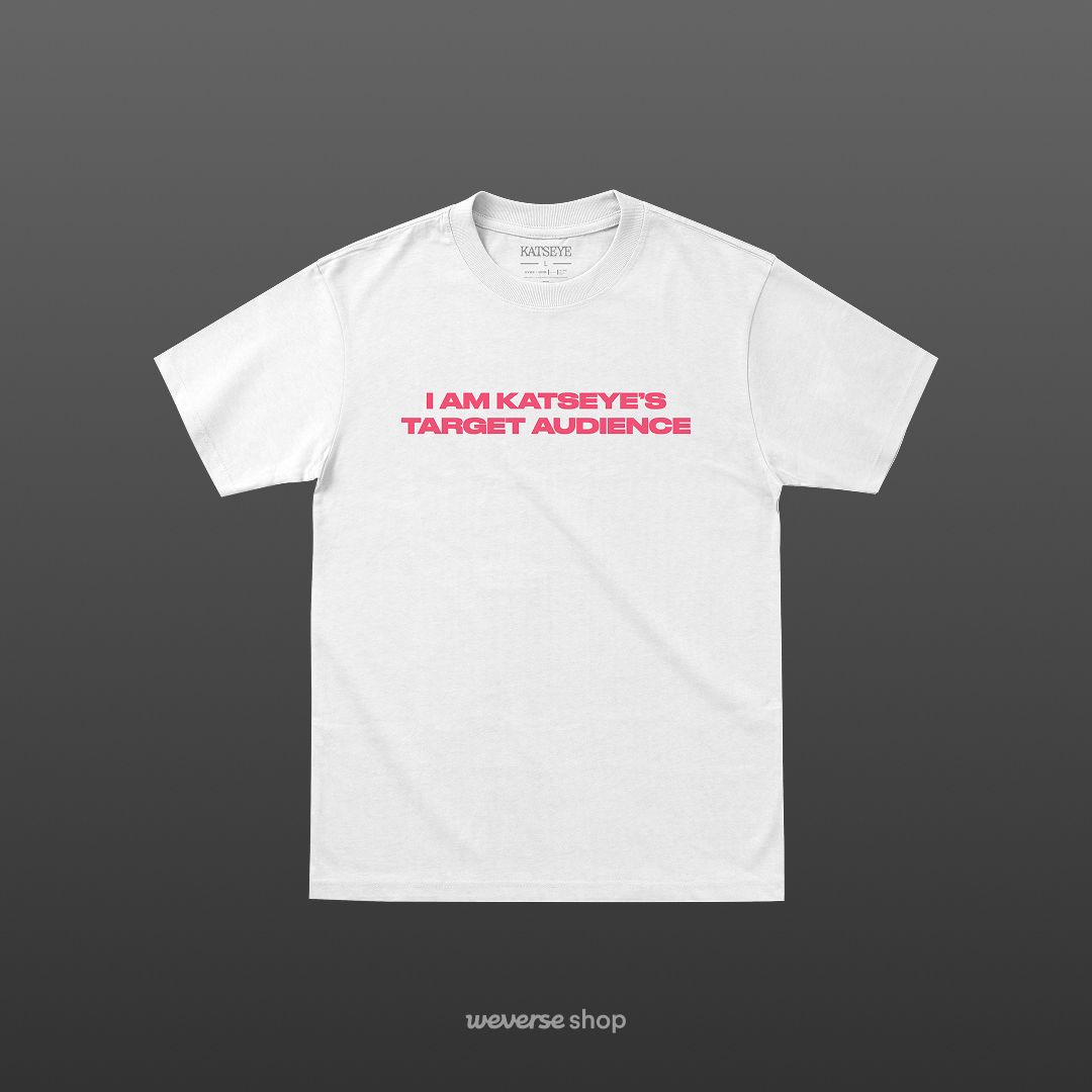 weverseshop's tweet photo. 🔊 Pre-order KATSEYE 'Target Audience' Merch Official Merch

Check out the official merch of KATSEYE now available for pre-order on Weverse Shop!🖤

🛍️Product details: KATSEYE Target Audience T-shirt
*Available for purchase and shipment only in the United States.

🗓️Pre-order: Tue, Sep 15, 9:00 AM (PDT) - until sold out

🛒#WeverseShop: https://t.co/K9FkqWtWLI 

#Weverse
#KATSEYE (@katseyeworld)