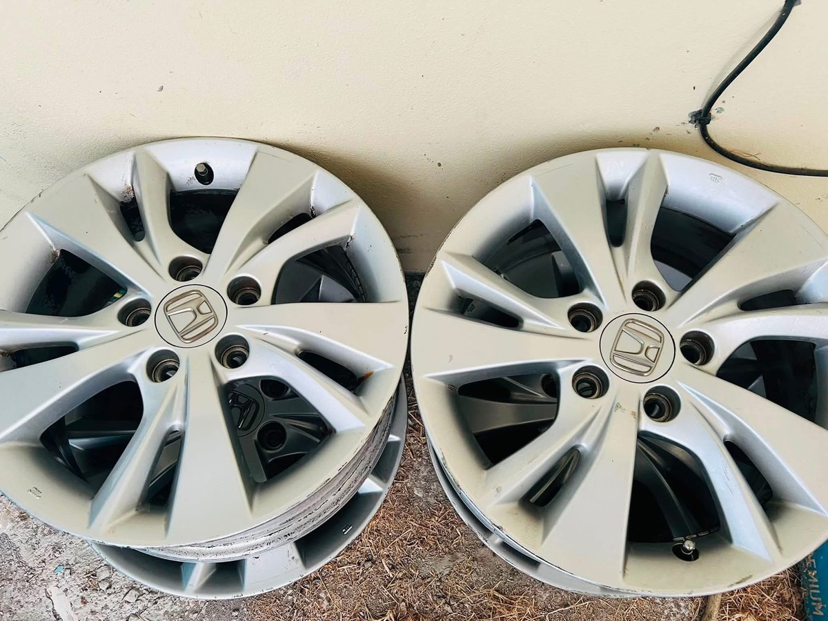 Georaine's tweet photo. Genuine (set of 4) 16 inch Honda Vezel Wheel | 5 holes | Accord CRV CIVIC CRZ Odyssey - Used like New | Going at K945,000.00 | With Free Delivery within Blantyre  | Contact: +265 995 470 174 https://t.co/EJnJcpL4HU