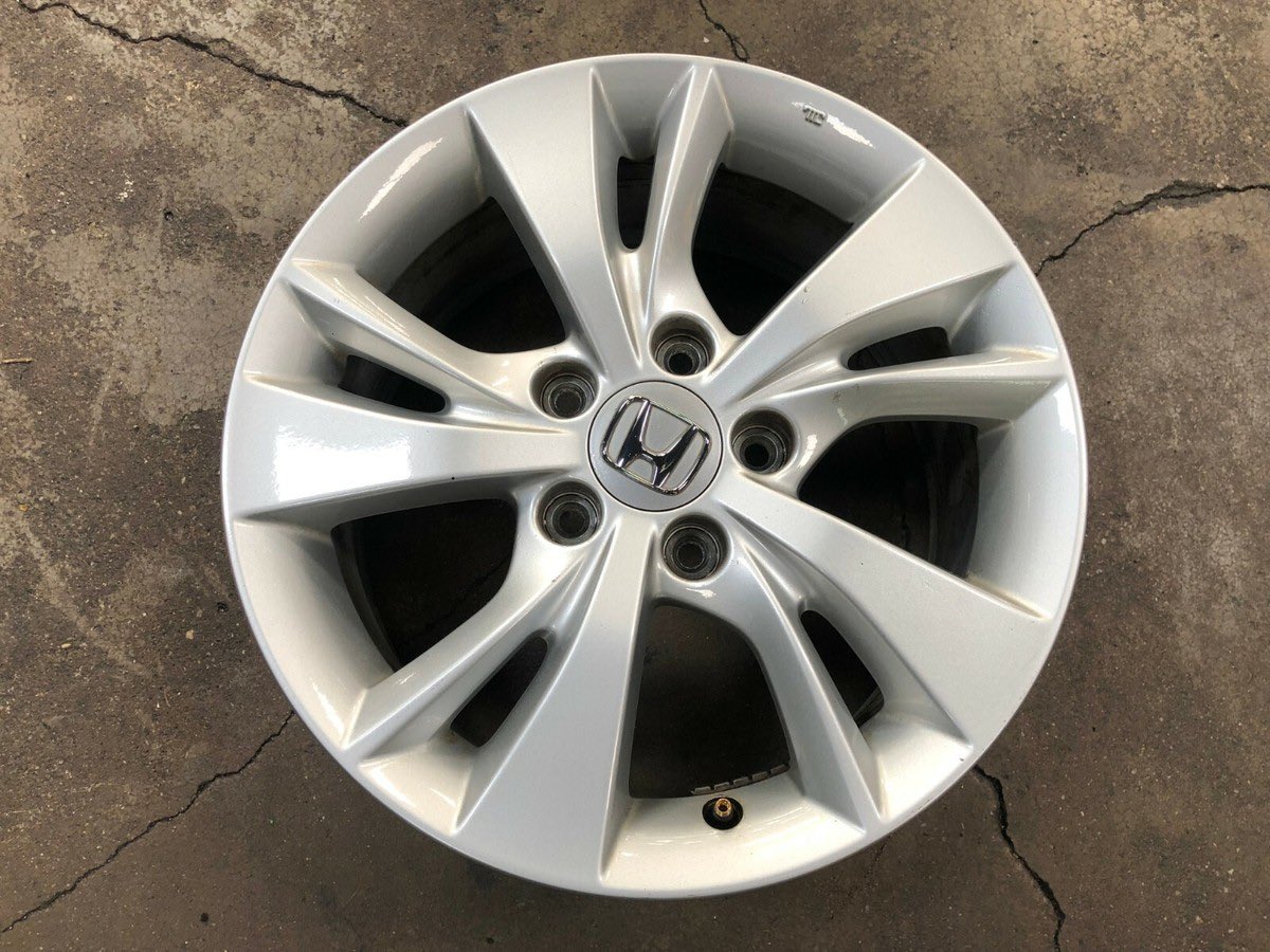 Georaine's tweet photo. Genuine (set of 4) 16 inch Honda Vezel Wheel | 5 holes | Accord CRV CIVIC CRZ Odyssey - Used like New | Going at K945,000.00 | With Free Delivery within Blantyre  | Contact: +265 995 470 174 https://t.co/EJnJcpL4HU
