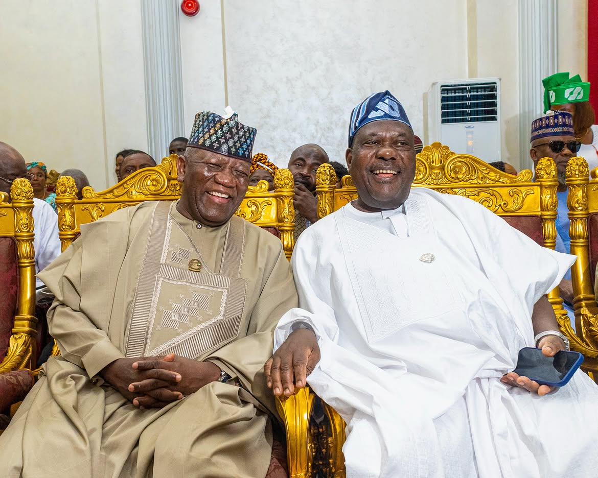 SenatorAAYari's tweet photo. Today, I had the honour of paying homage to His Royal Majesty, the Oba of Benin, as part of our ongoing consultations and engagements towards the re-election of His Excellency, President Bola Ahmed Tinubu.

I am deeply grateful for His Royal Majesty’s warm reception, wise counsel and prayers as we continue to build broad support for Mr President’s Renewed Hope mandate and the progress of our nation.

#renewedhope