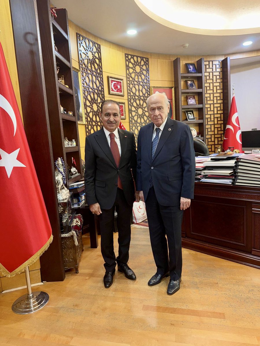 EminVaran12's tweet photo. 📍Milliyetçi Hareket Partisi Genel Merkezi

Milliyetçi Hareket Partisi Bingöl 15. Olağan İl Kongremizin ardından mazbatamızı alarak Genel Merkezimizde Bilge Liderimiz, Genel Başkanımız Sayın Devlet Bahçeli Beyefendi’ye arz ettik.

Sayın Genel Başkanımızın emir ve talimatlarını alarak hayır dualarına mazhar olduk.

Liderimizin gösterdiği istikamet doğrultusunda; kutlu davamıza, teşkilatımıza ve aziz Bingöl’ümüze hizmet yolunda birlik, beraberlik ve kararlılıkla çalışmaya devam edeceğiz.

Rabbim birliğimizi daim, davamızı muzaffer eylesin.
@dbdevletbahceli @MHP_Bilgi @MetinKeskinMHP @mhpbingolmhp