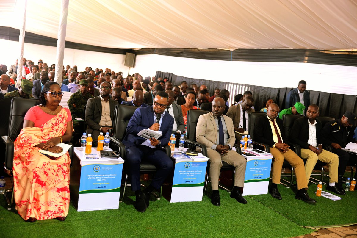 BureraDistrict's tweet photo. Mu ijambo rye, @yves_Iradukunda yashimye abagize Inama Njyanama y'Akarere ka Burera ku ruhare bagize mu guteza imbere imibereho y'abaturage n'iterambere muri rusange mu gihe bamaze muri izo nshingano. https://t.co/SXjjcNMNJ9