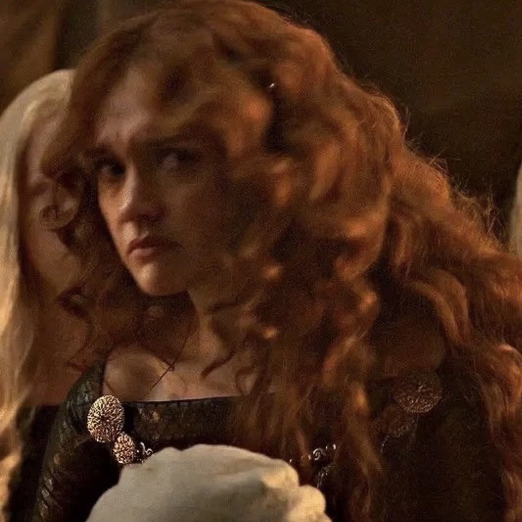 ormundicent's tweet photo. protective alphalicent staring down anyone who so much glances over at omegarmund who hardly needs any protection at all but gets turned on seeing her act all territorial https://t.co/PtfH6NS67l