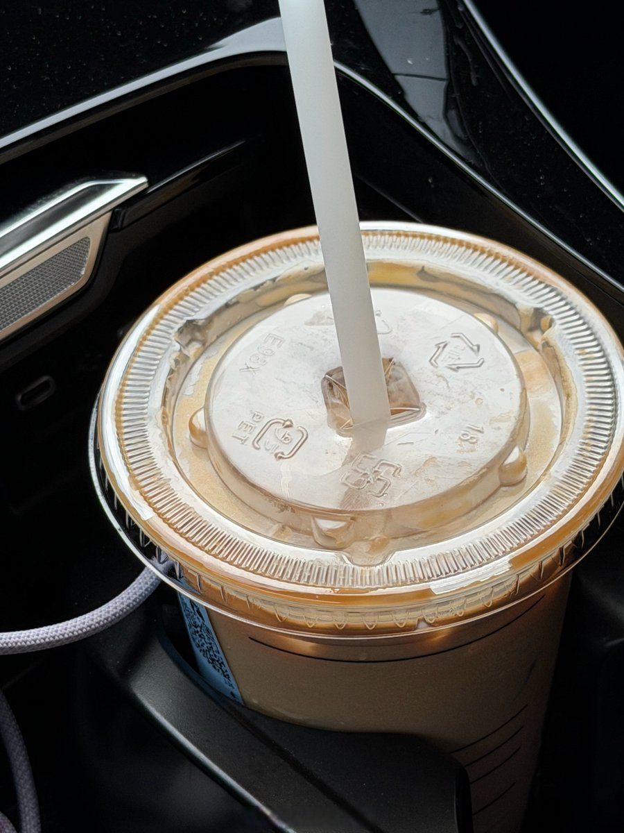 crysp120262's tweet photo. Just got my late-night milk tea order—turns out my partner secretly swapped my usual for the taro one I loved last month  Best surprise ever, home date night hit different tonight! https://t.co/UeIwkKxPXK