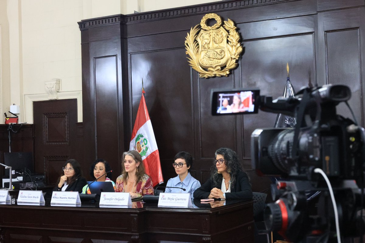 MESECVI's tweet photo. 4/4 📹 Posteriormente, la delegación presentó ante la prensa el comunicado final de la visita y respondió preguntas de periodistas.
🔗 Lee el comunicado: https://t.co/jUBzDLXjsA https://t.co/AyvWTH0MLz
