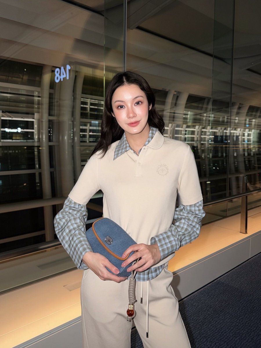 GMMTV's tweet photo. “น้ำตาล ทิพนารี” พร้อมออกเดินทาง เพื่อเข้าร่วมงาน BONIA Autumn Winter 2026 - Find Your Rhythm with Namtan​ ในวันที่ 16 กันยายน ที่กัวลาลัมเปอร์ ประเทศมาเลเซีย 

แฟนๆ รอติดตามรับชมภาพบรรยากาศจากงานได้เลยค่ะ

#BONIAwithNamtan @NamtanTipnaree 
#LiveToMyRhythm
#NamtanTipnaree 
#GMMTV https://t.co/GOfAWdTJMw