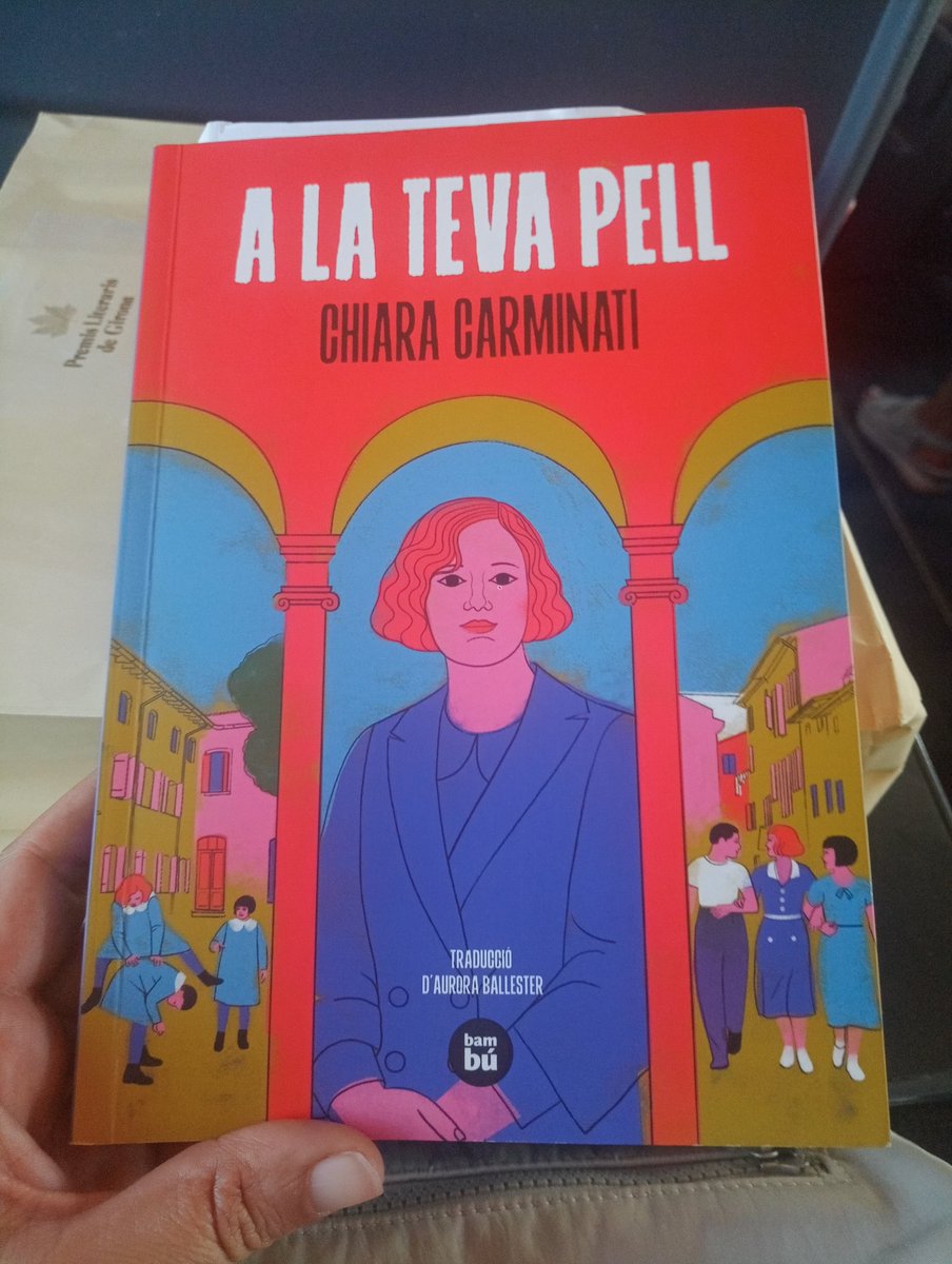 Bibliojuvenil's tweet photo. M'ha encantat aquesta novel·la sobre els infants de la guerra a l'Itàlia dels anys 30. Literatura de qualitat per joves i no tan joves. L'autora potser us sona perquè va escriure Viatjavers, una altra joia. @EditorialCasals @BambuEditorial https://t.co/9bwspnBrxX