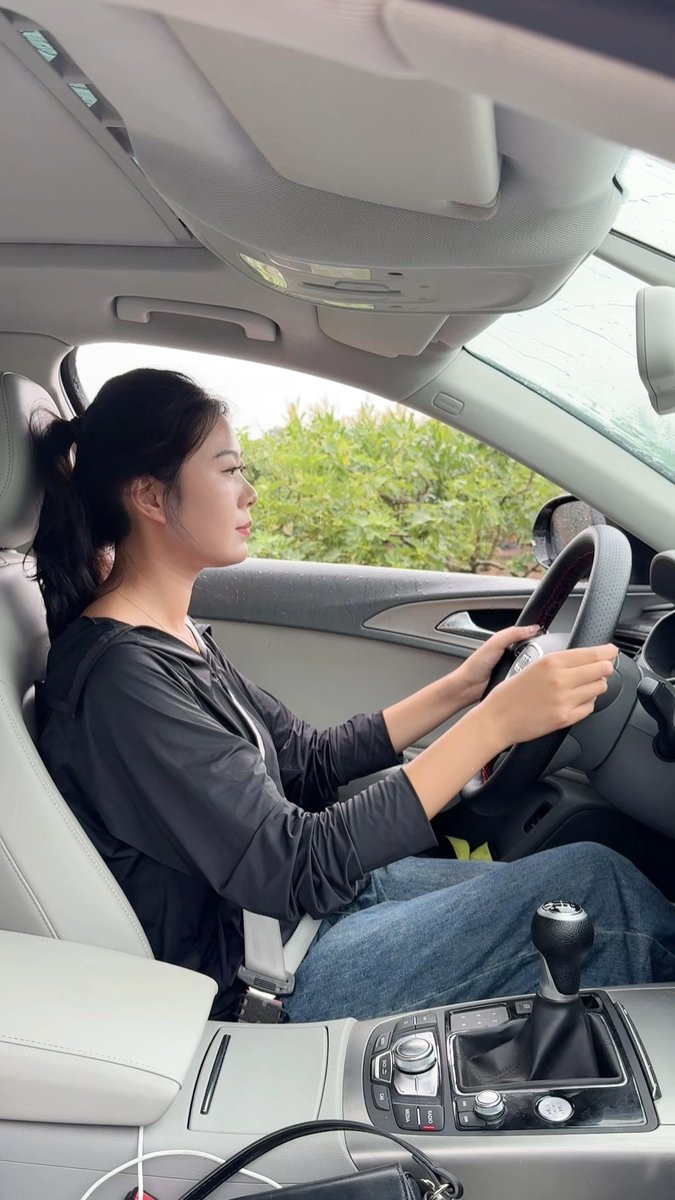 irviz907731's tweet photo. First time hitting the road solo in my instructor’s car today – sweating through my shirt but nailed my first 3-point turn! Feels like a tiny win for this rookie driver https://t.co/nyLxtc7iCS