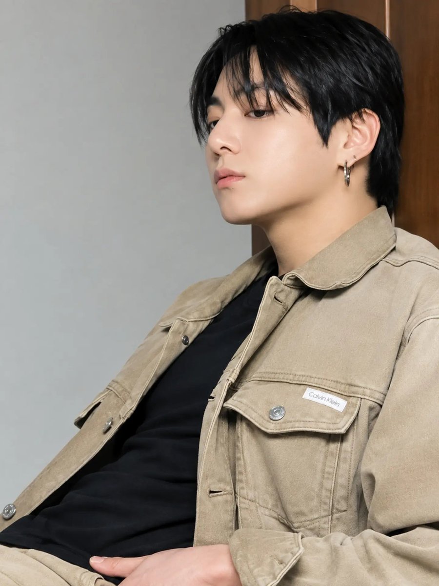 g0ldenjungk0ok's tweet photo. 😏🩶🧡 https://t.co/9ASlhAlye8
