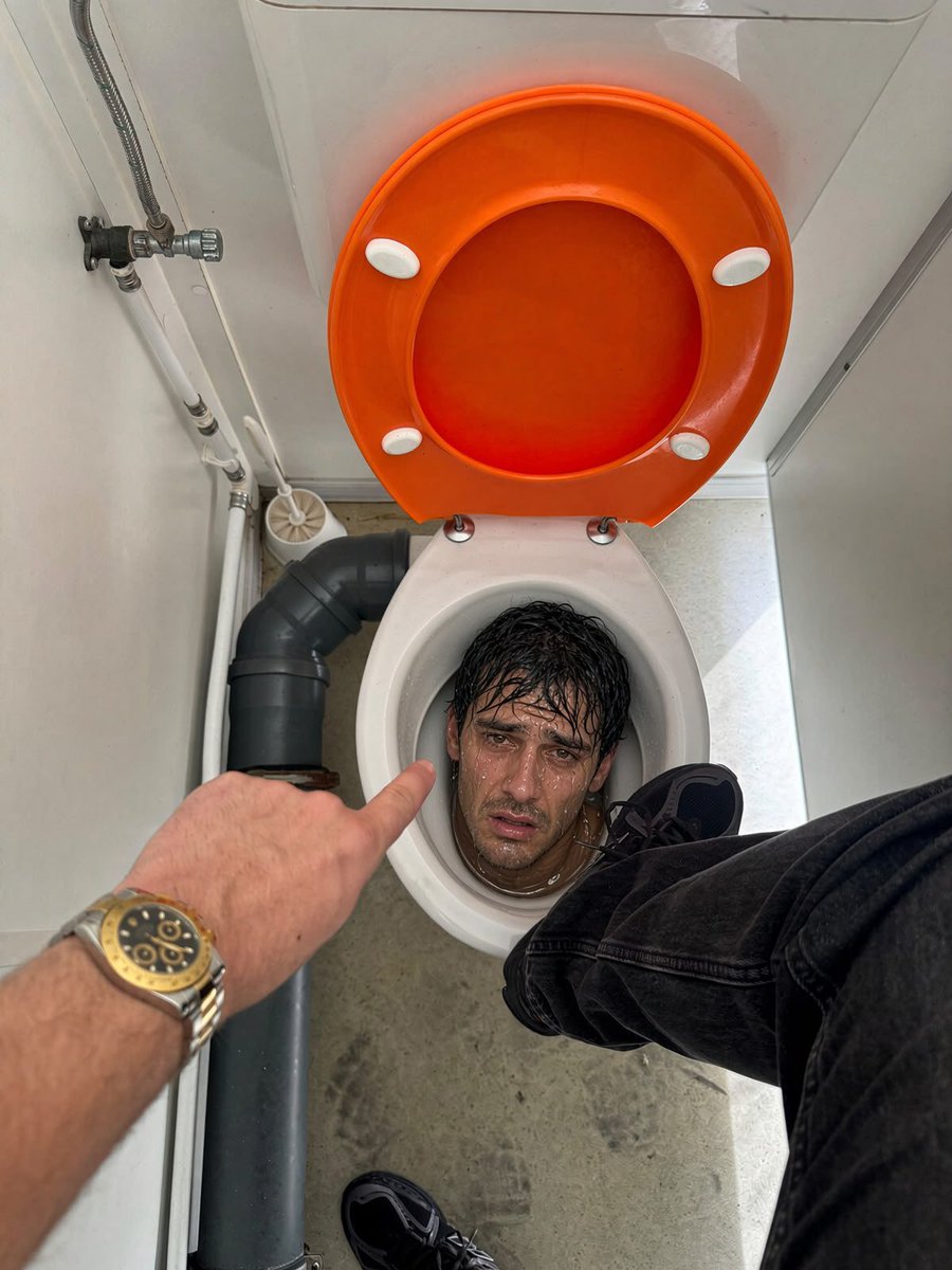 MasterLxca's tweet photo. Ein maßgeschneiderter Platz für alle, die es sich absolut verdient haben. 🚾 Wer keine Kohle bringt, kriegt genau die Behandlung, die er braucht. https://t.co/EwXAxQtJP9