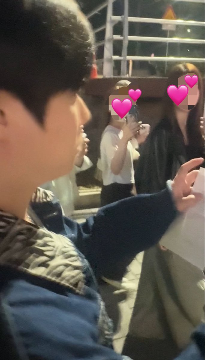 wlsghks_27's tweet photo. 11주년카페 재밌네요, https://t.co/HzUCWLqVk8