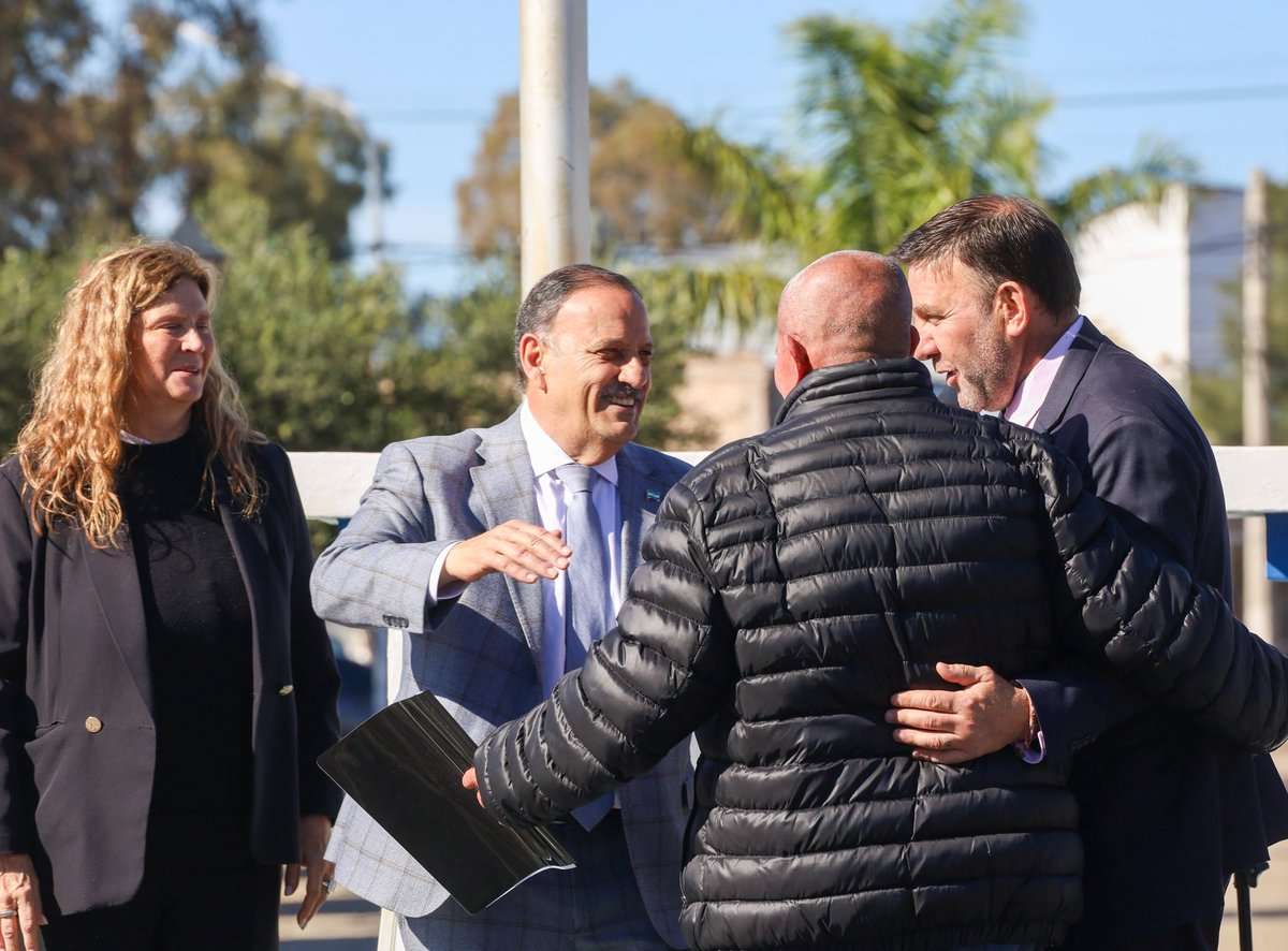 QuintelaRicardo's tweet photo. Celebramos un nuevo aniversario del Departamento General Ortiz de Ocampo y compartimos un encuentro con la comunidad en la plaza principal. Este es un pueblo que nunca baja los brazos y que, aun frente a las dificultades, sigue avanzando con el esfuerzo de su gente y el compromiso de quienes elegimos seguir estando para acompañar el desarrollo del interior.

En estos últimos años hicimos obras, generamos oportunidades y acompañamos proyectos que transforman la vida de las comunidades, para que de a poco mejore la vida de cada riojano y riojana.

Que este nuevo aniversario nos encuentre unidos, con la esperanza y la convicción de seguir construyendo un General Ortiz de Ocampo con más trabajo, desarrollo y oportunidades. Que siga creciendo y que a su gente nunca le falten razones para mirar hacia adelante.

¡Feliz aniversario!