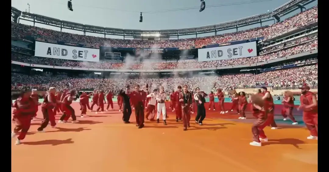 jeanrocharuz's tweet photo. Qué día de emoción, diversión, alegría y orgullo. Compartirlo con mi familia y ver a BTS hacer historia en el primer show de medio tiempo de la Final del Mundial 2026 fue inolvidable. Su música sigue llegando a más corazones. ARMY, ¿cómo y dónde lo https://t.co/TBCJsM9PhL