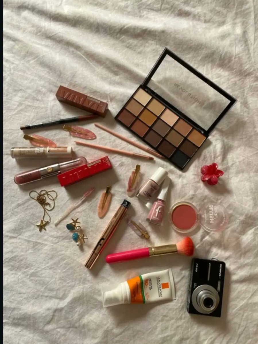 Brandon18115448's tweet photo. Summer makeup essentials for a fresh, effortless glow. https://t.co/x0WsPrPI0C