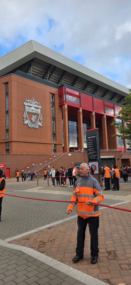 JJPR2's tweet photo. Another evening under the light's at home 🏟😍🔴 #LFC #YNWA https://t.co/Zh0yUbxd01