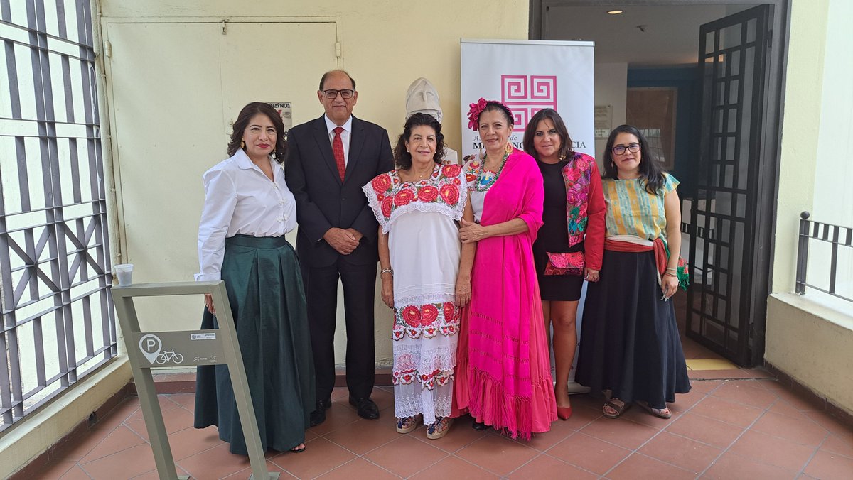 EmbaMexGre's tweet photo. Conmemoramos con gran orgullo el 216 Aniversario de la Independencia de México con miembros de la comunidad mexicana en Grecia. ¡Viva México! #vivaMéxico #MéxicoGrecia #IndependenciadeMéxico https://t.co/xgZcr4ZuML