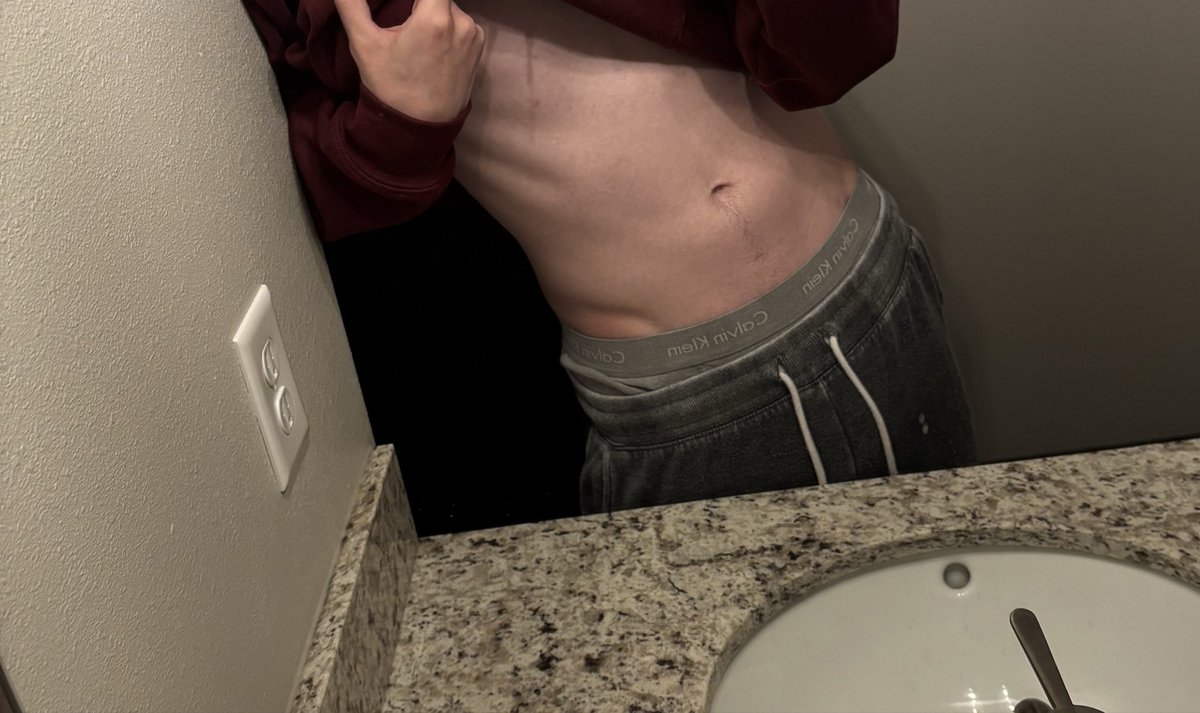 aftxroffline's tweet photo. i need to use this mirror more https://t.co/haYmB5ySzs
