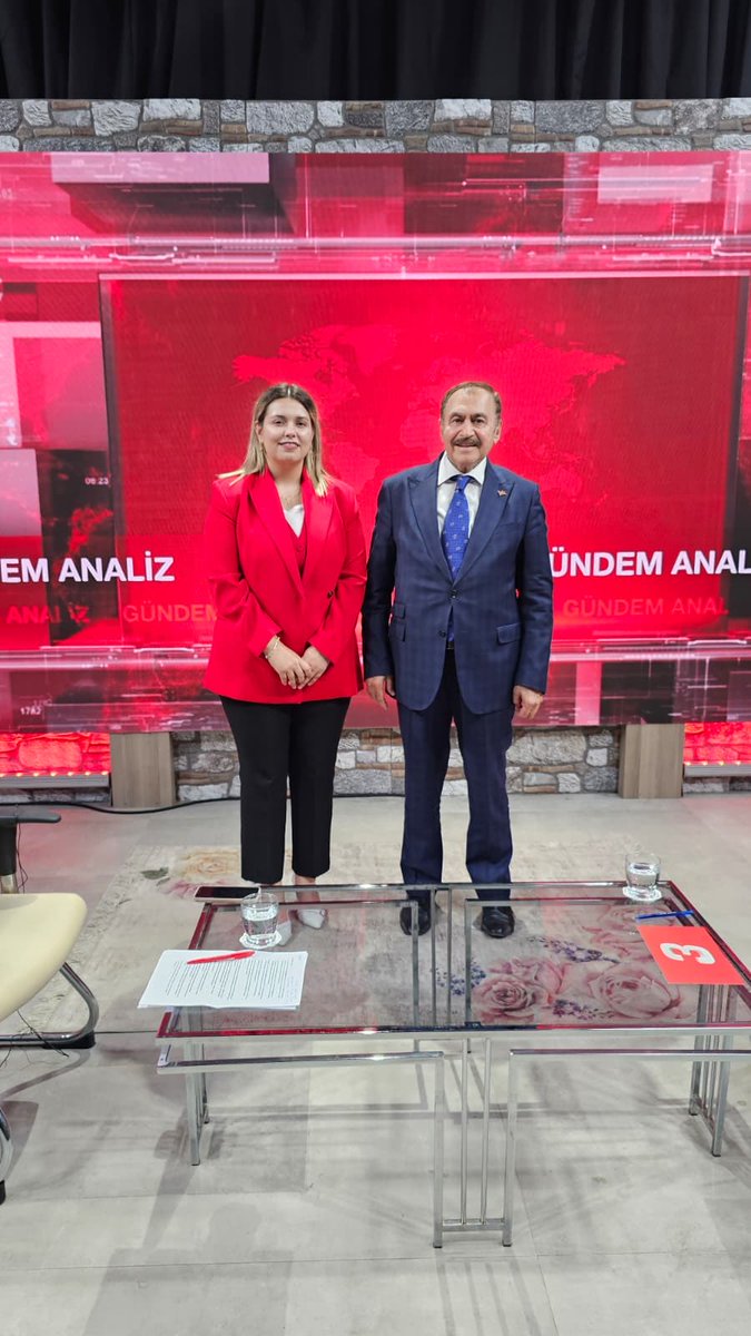 VeyselEroglu's tweet photo. Afyonkarahisarımızın marka televizyonu Kanal 3 ü ziyaret ederek. Koordinatör Sayın Berna Türksoy ile ilimizde yapılan hizmet ve yatırımları konuştuk. Afyonkarahisar Ak Parti hükümetlerinin gerçekleştirdiği tesislerle bölgenin parlayan yıldızı oldu. Nereden nereye… https://t.co/hTIXocrxjo