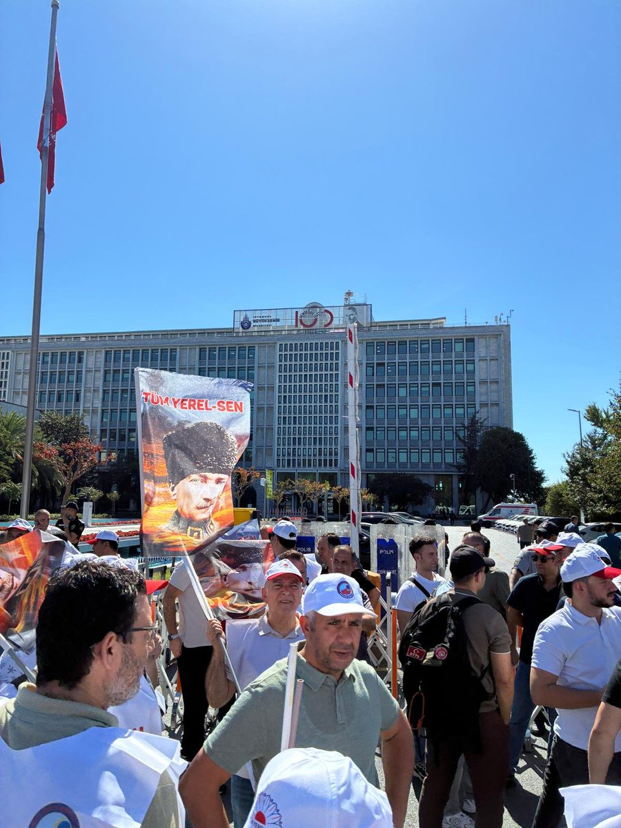 TuFy34's tweet photo. #emekçininhakkınıverin

İstanbul Büyükşehir Belediyesi Sayın Yöneticiler
16 milyon insana hizmet eden,ihtiyaç anında Türkiye'nin her yerinde görev yapan gurur duyduğunuz, övünerek bahsettiğiniz İtfaiye - Zabıta memurlarını neden yok sayıyorsunuz ? https://t.co/jD4Ga9YMDO