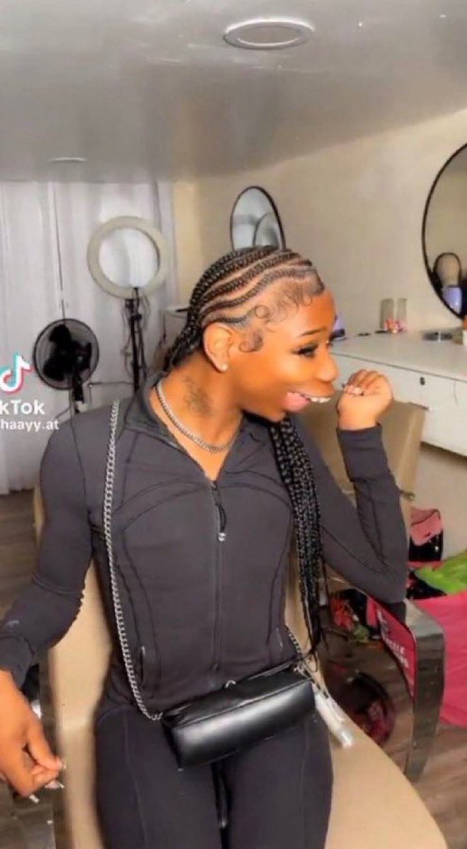 YSLONIKA's tweet photo. "i’m the mf princess of rap" https://t.co/9Gq1phjfvS