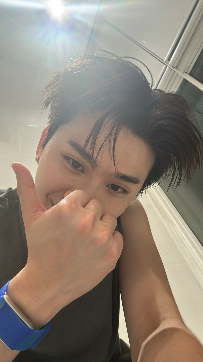 thaichayanon's tweet photo. ฝากครับ ครบ ละคับ 9 เพลง #HOPEFULLYITLEADSSOMEWHERE https://t.co/owHUqQ505u