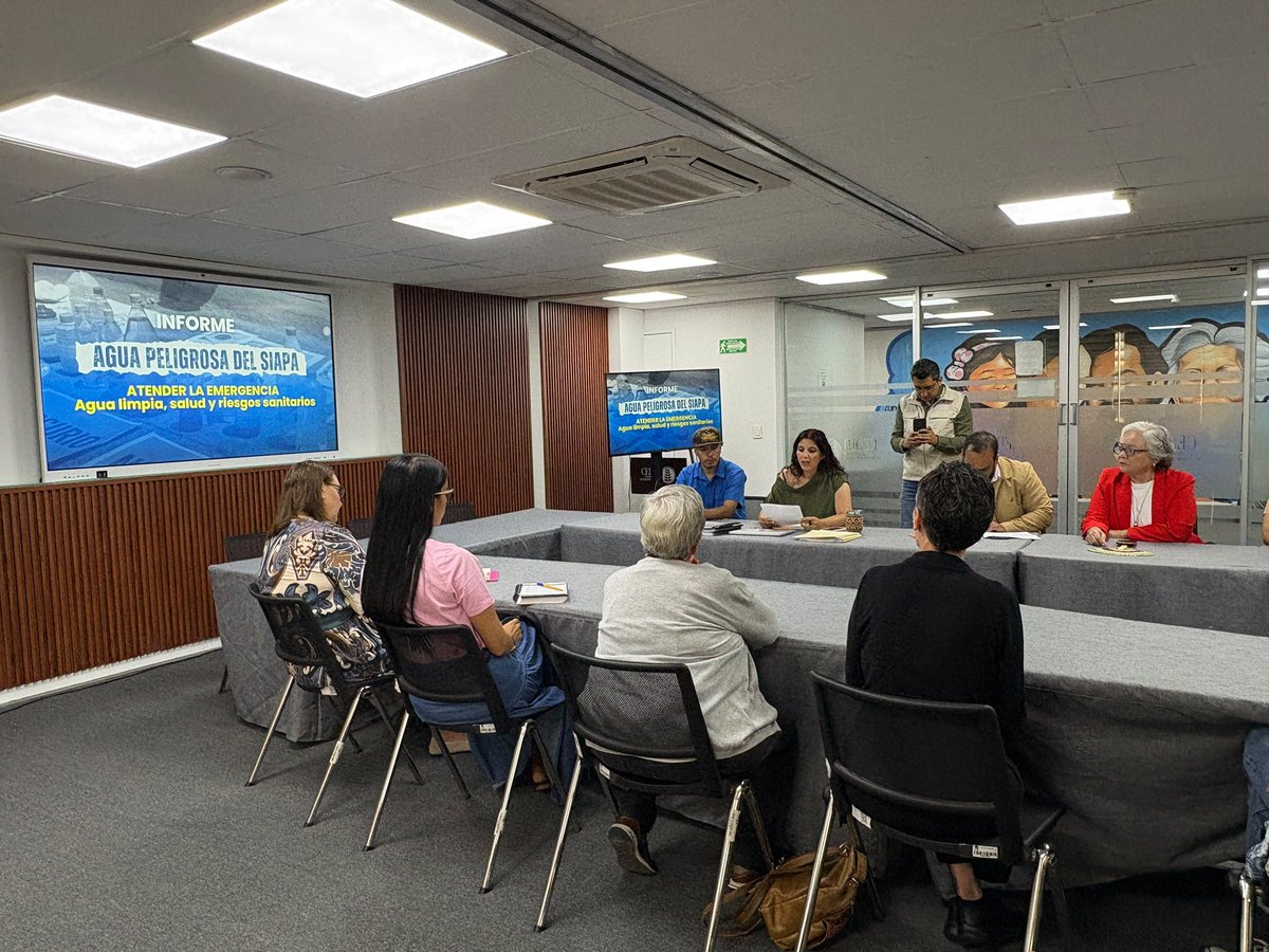 SiapaCorrupto's tweet photo. 🚰 #AlMomento | En estos momentos nos encontramos en la CEDHJ para ampliar la Queja Colectiva por el Agua 2234/2026, incorporando nuevas colonias afectadas por agua sucia y desabasto que no han sido incluidas en el descuento del 80%. https://t.co/iEZWdOIHVv