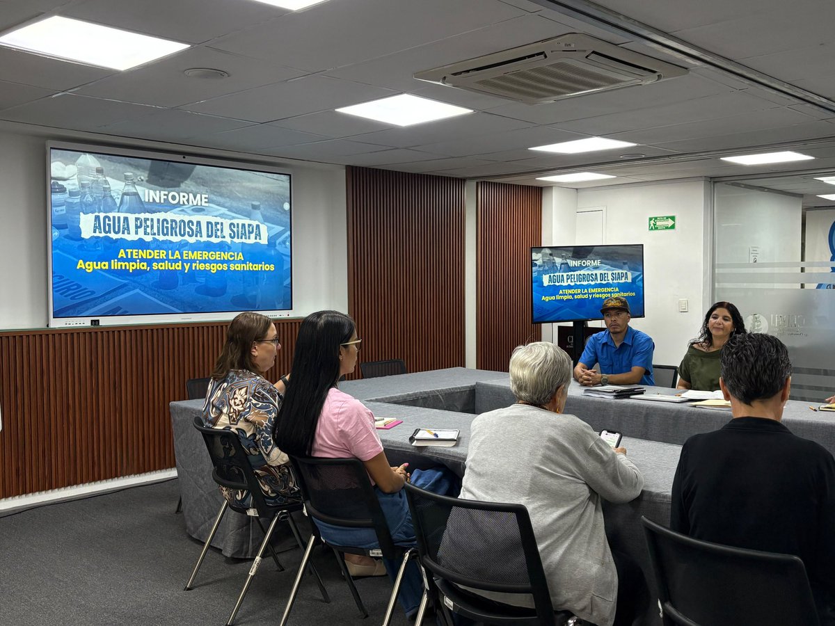 SiapaCorrupto's tweet photo. 🚰 #AlMomento | En estos momentos nos encontramos en la CEDHJ para ampliar la Queja Colectiva por el Agua 2234/2026, incorporando nuevas colonias afectadas por agua sucia y desabasto que no han sido incluidas en el descuento del 80%. https://t.co/iEZWdOIHVv