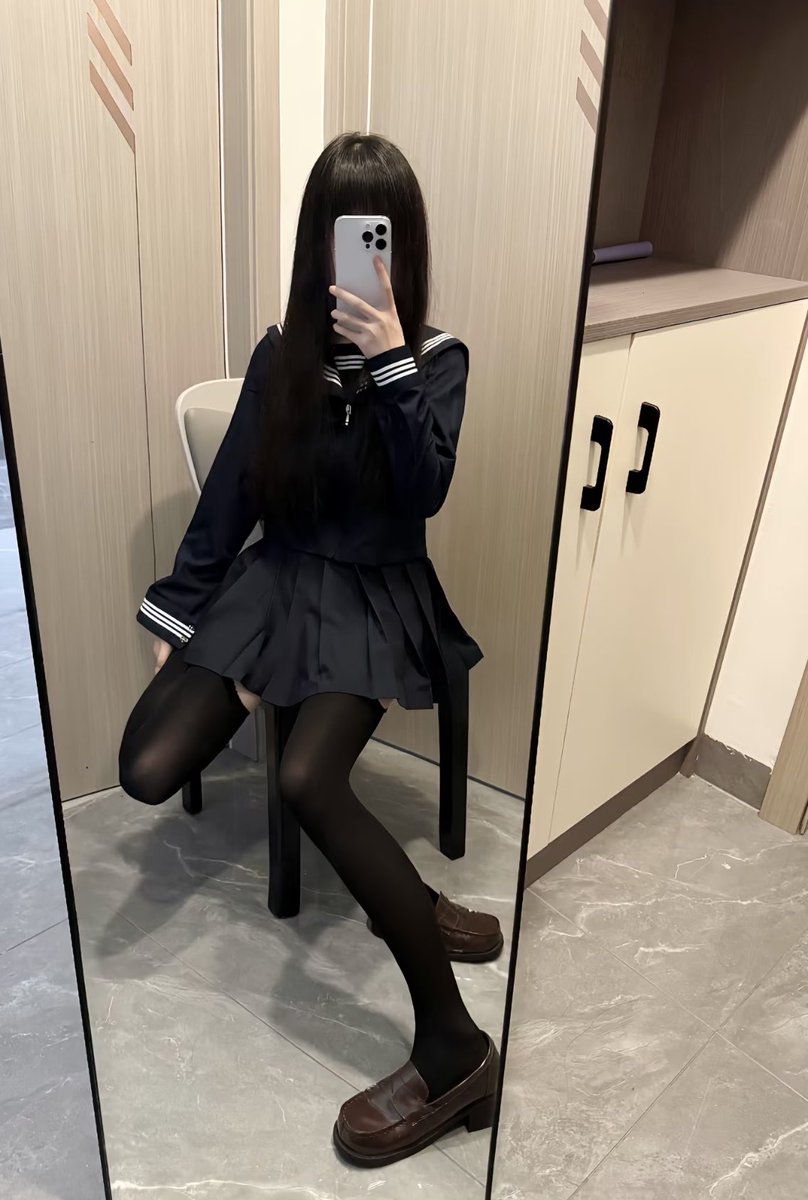 Lisoeput's tweet photo. 我发现 现在很多男m都有当atm奴的潜质，其实就是太废物了，性癖又不同，大多都是恋足贱狗，这辈子都无法拒绝女生的脚，那么就会被脚支配，为脚服务。#atm奴 #榨金 #贡奴 #jk #绿帽ntr https://t.co/eRRmXT8nh0