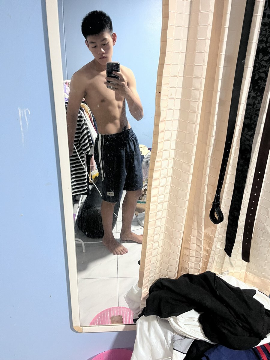 Netter783353976's tweet photo. @Ployb7tg อยากขึ้นปีสามจังงง ิิิ https://t.co/jkYw1F3gdL