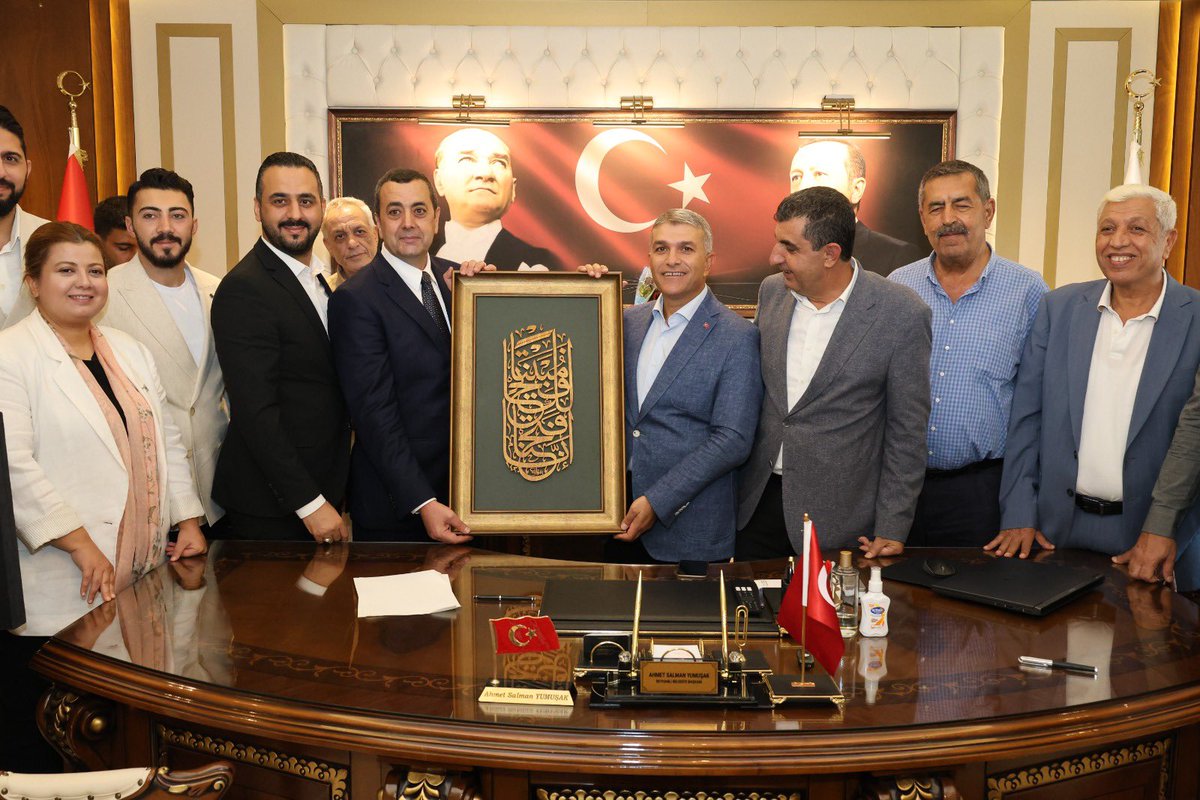 avfatmagulcalim's tweet photo. 📍 Reyhanlı Belediyesi

Milletvekilimiz Sn.Adem YEŞİLDAL, İl Başkanımız Sn.Mustafa ERDOĞAN ve teşkilatımızla birlikte Reyhanlı Belediye Başkanımız Sn.Ahmet Salman YUMUŞAK’ı ziyaret ettik.

Reyhanlı’mıza kazandırdığı hizmetler ve özverili çalışmaları için Belediye Başkanımız Sn.Ahmet Salman YUMUŞAK’a teşekkür ediyoruz.