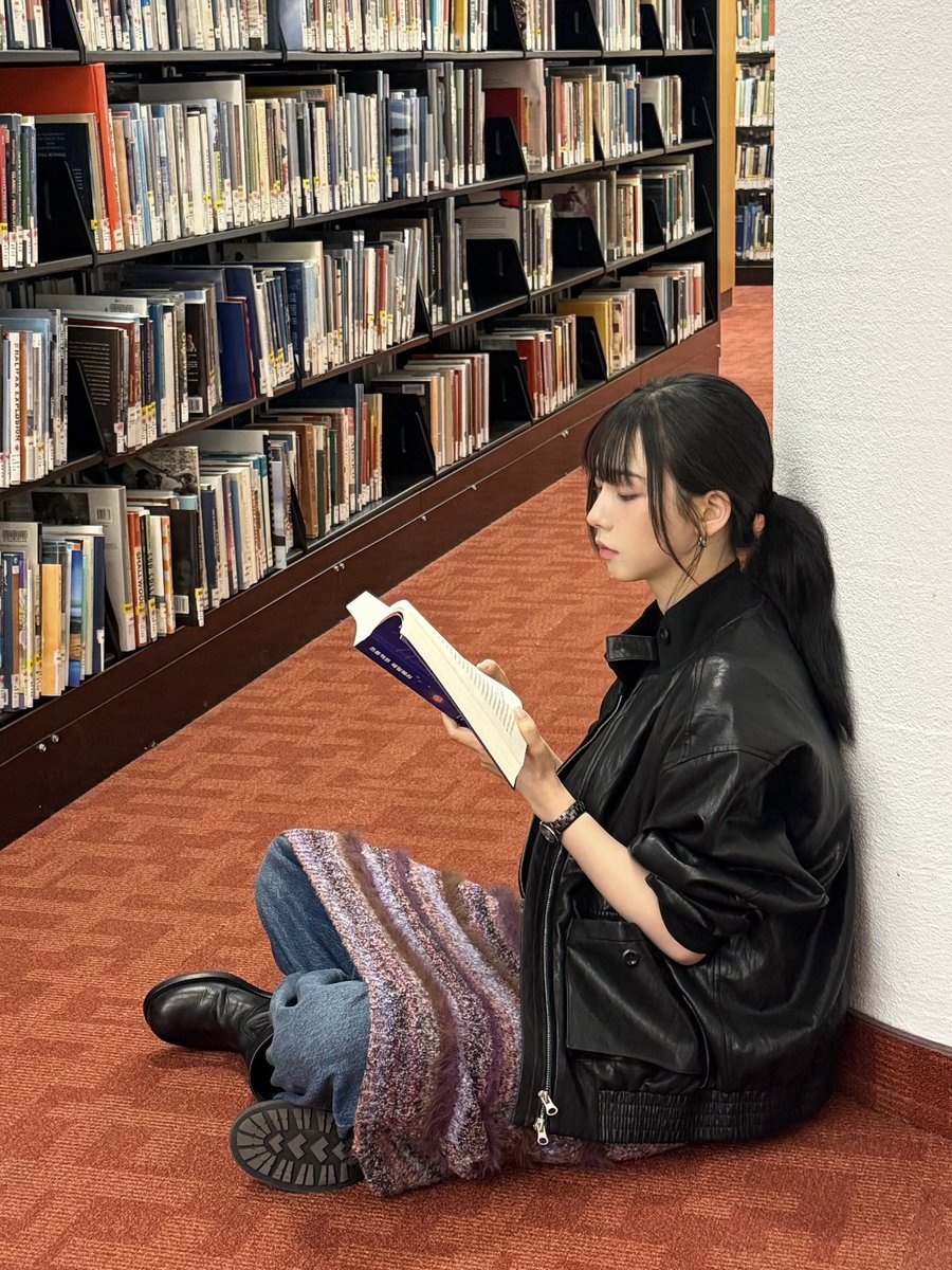 ujiminphoria's tweet photo. KARINA IN CANADA!! SHE’S SO GF CODED PLS https://t.co/8AL54aNFiP