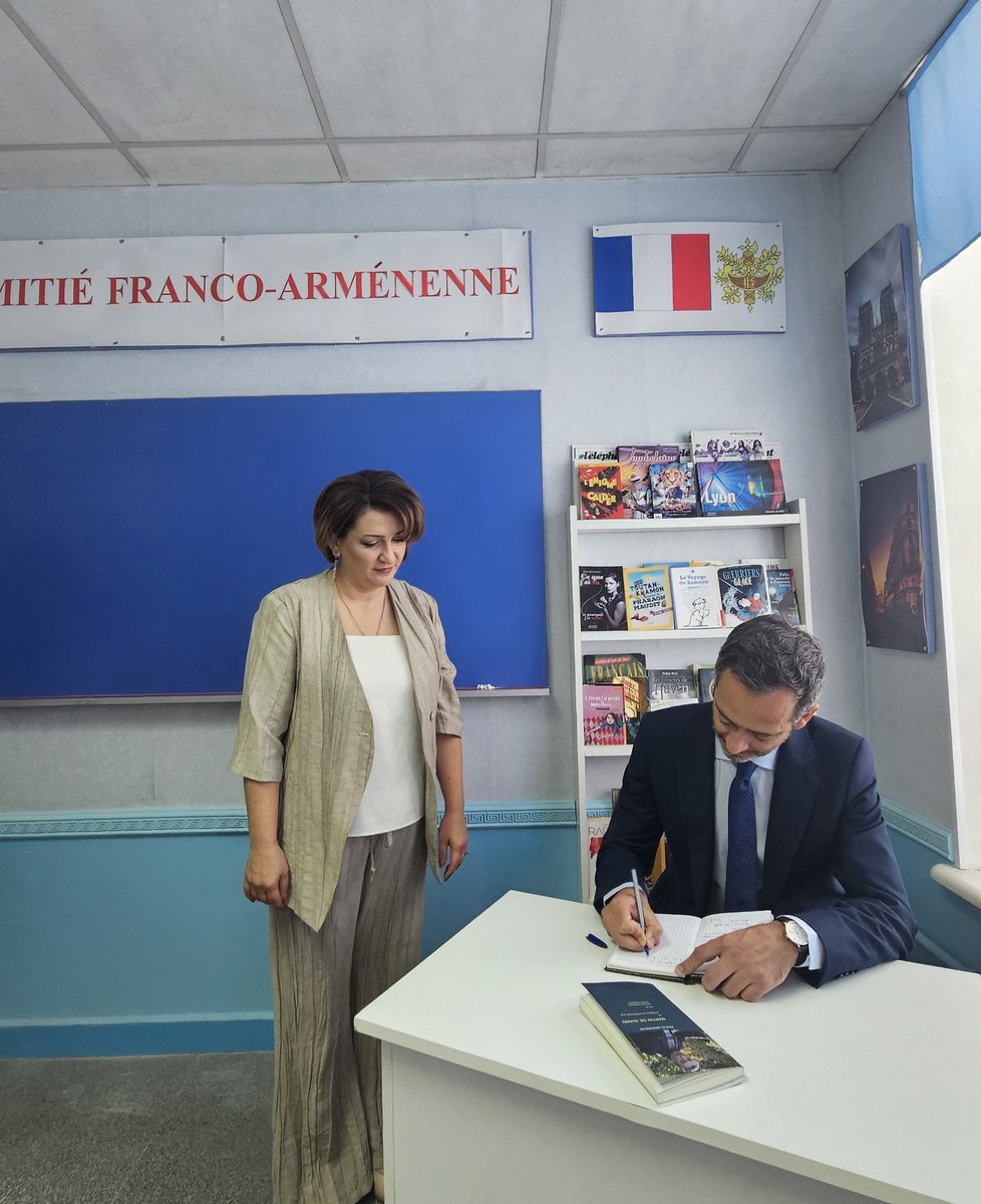 FrAmbARM's tweet photo. Pour mon 1er déplacement, j’ai choisi Gyumri. La capitale du Shirak incarne la solidarité 🇨🇵🇦🇲 depuis le tremblement de terre de 1988. Encore aujourd'hui des projets font vivre cette amitié: enseignement du français, reconstruction du marché avec une école de cuisine innovante... https://t.co/L9Q1itrxTb