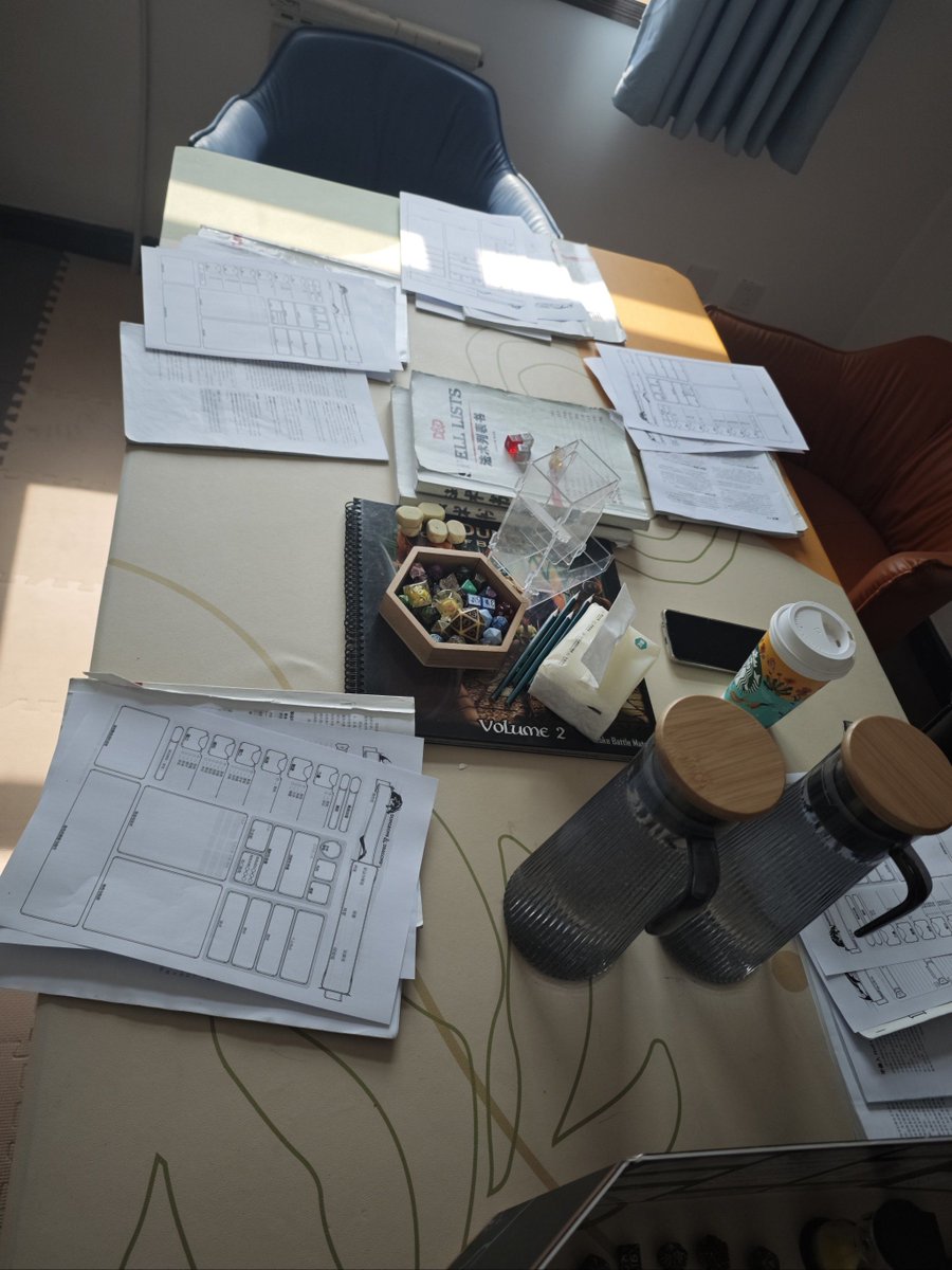 yubei162392's tweet photo. Finally wrapped up the final project! No more all-nighters, my desk’s officially mine again ， https://t.co/LyodlvTp66