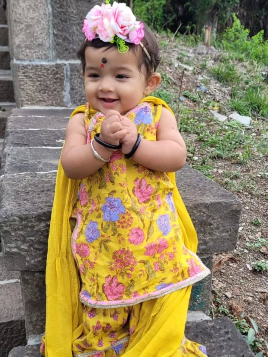 HemillydePaula's tweet photo. I turned 8 months today. प्रिय आई-बाबा, मी आता आधार घेऊन पाऊले टाकते, दादा-मम मम बोलते. पप्पांसोबत कोकण फिरले, आता त्यांची खूप आठवण येते. आईने मला विठ्ठल-विठ्ठल शिकवलं. https://t.co/VMQaha1aYE