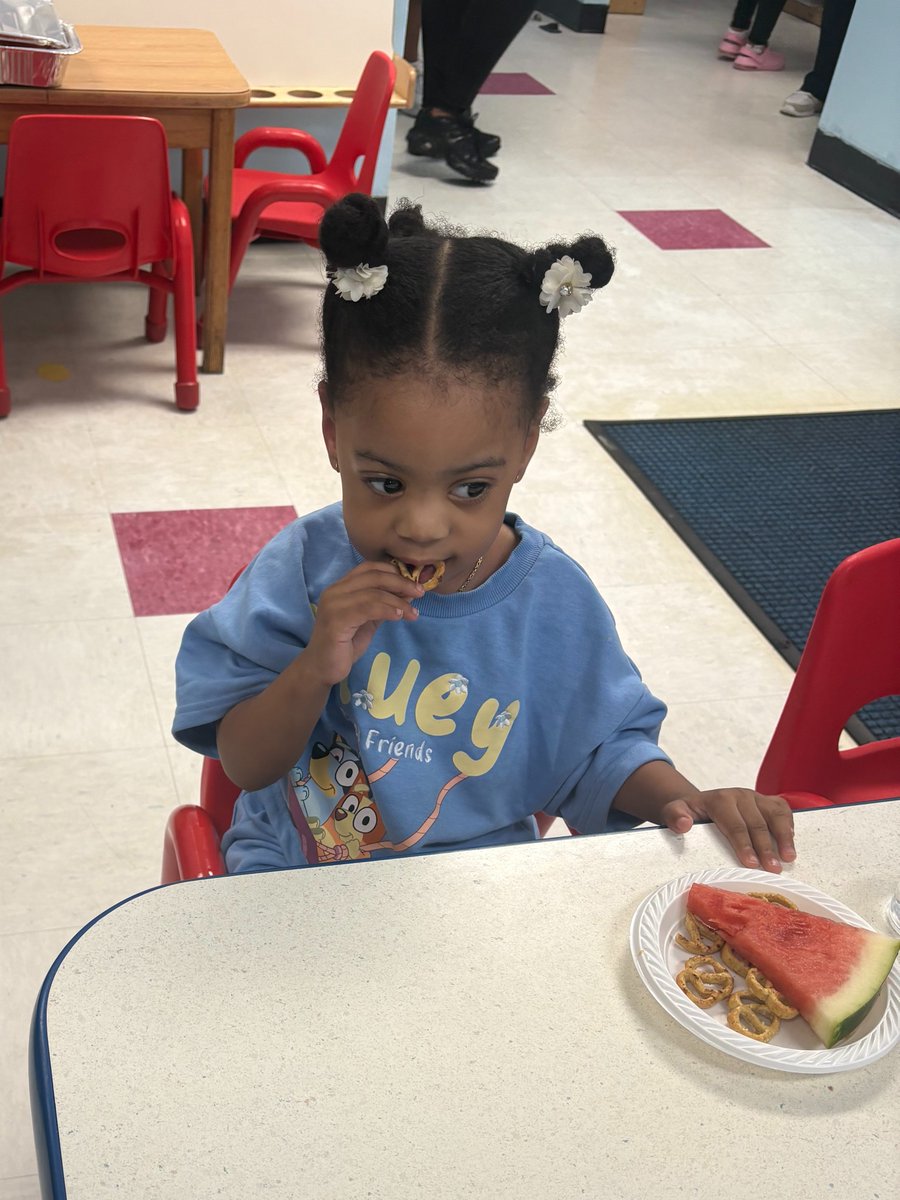 NYCMayor's tweet photo. This is Cadence on her first day of 2-K last week in Jamaica, Queens. Her mom Christine said she was brave and ready to learn. 

Stories like Christine and Cadence's aren't fairytales. They're a real family positively impacted by programs like free child care. 

We believe stories like theirs are worth telling, so we wrote a picture book. Add it to your bedtime reading list: https://t.co/gl6ykmXQ0z