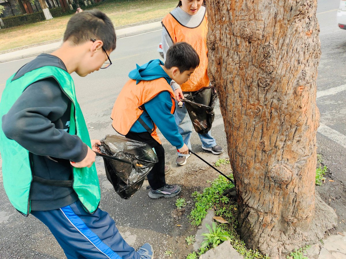 pavan55721685's tweet photo. [Join our neighborhood community cleanup this Sat (9am-12pm) at Central Park! Bring your gloves, grab a free snack u0026 meet your neighbors—small effort, big impact!  #LocalCommunity]， https://t.co/RvcjIIYx07