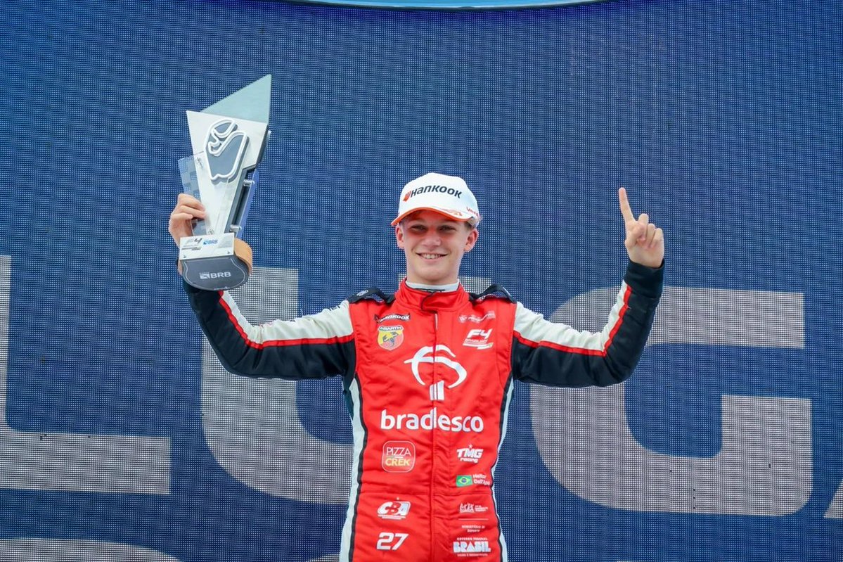ViniAlatonelli's tweet photo. Gente, eu espero que esse post alcance o maior número de gente possível.

Esse aqui é Heitor Dall'agnol, piloto brasileiro de 17 anos que foi campeão da F4 Brasil ano passado e agr está correndo na Eurocup-3

Todos nós sabemos a dificuldade de um piloto conseguir se manter na+ https://t.co/9jjZ3OW2qs