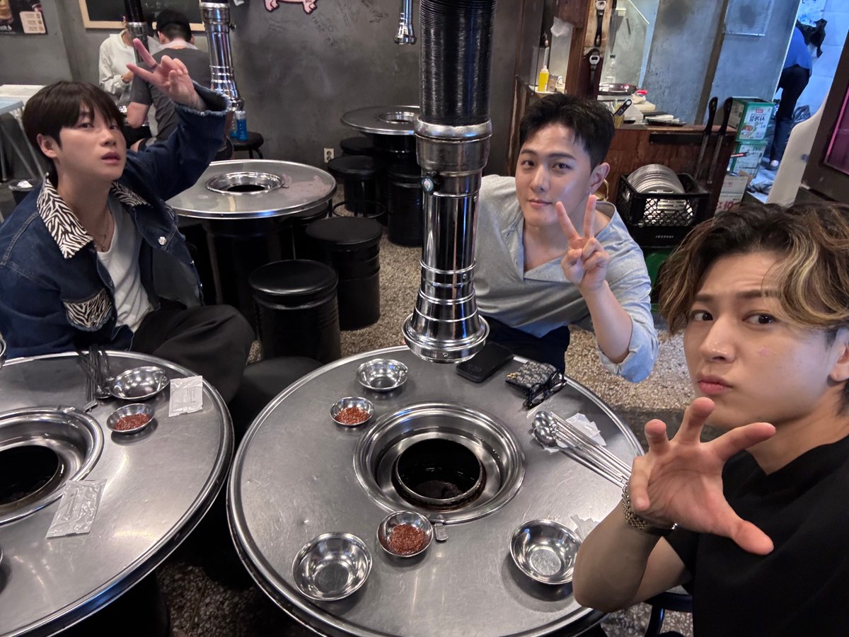 melodysssong's tweet photo. 아니… 6시간? ㅋㅋㅋㅋ https://t.co/pzIK5Hsdpt