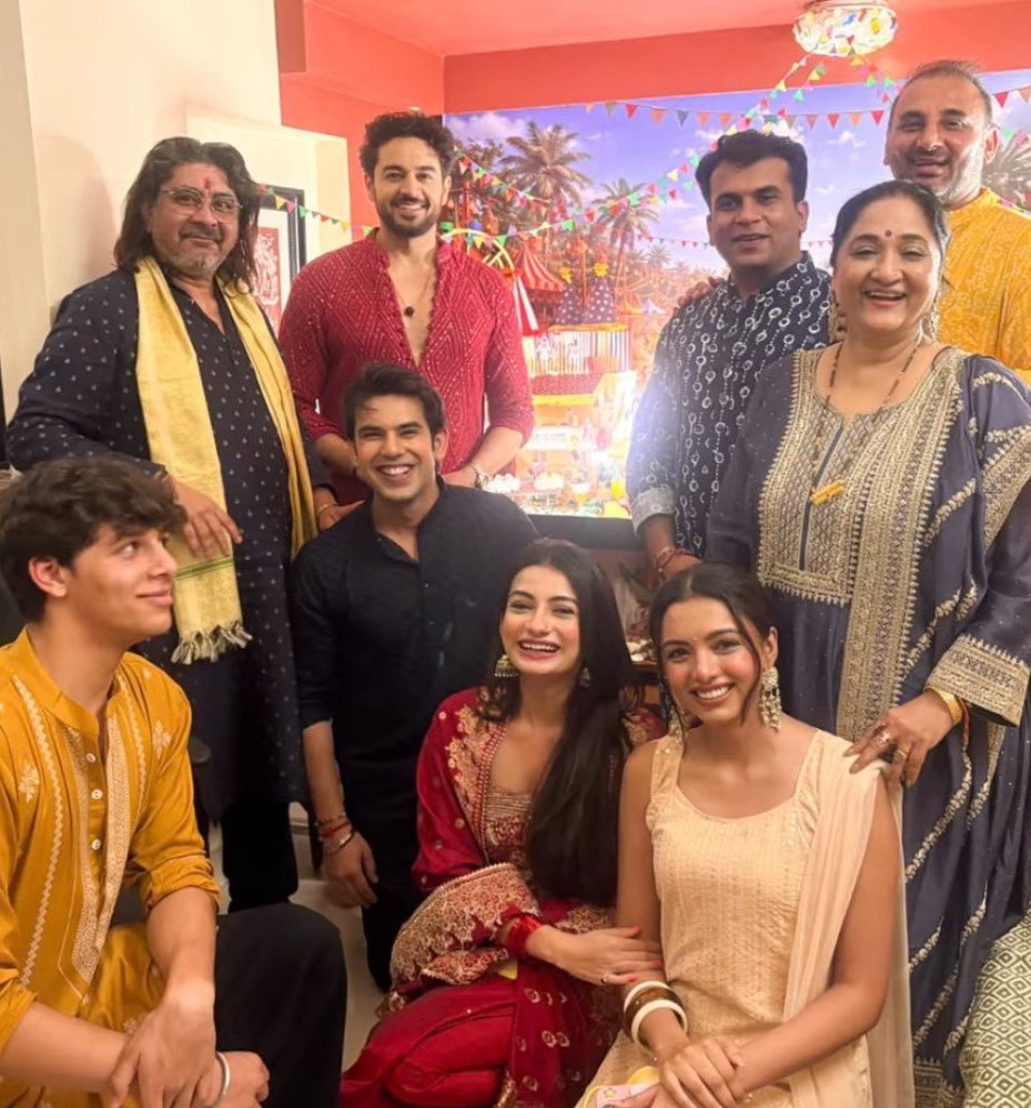 EnjoyLife_Peace's tweet photo. This #PostMaAnDay is Felt Happy Our #Anupama Said What We all Need,Feel past 2 yrs!💯We got Hopeful #Anupamaa Precap Promo abt Our #AnujKapadia Return🫀
Saw NewPic of Our #GauravKhanna ji with #Anupamaa Team Felt So Nostalgiac It r/m me his BTS,IVs,Mastis all in #Anupamaa Sets🥹 https://t.co/sLBbkasQim