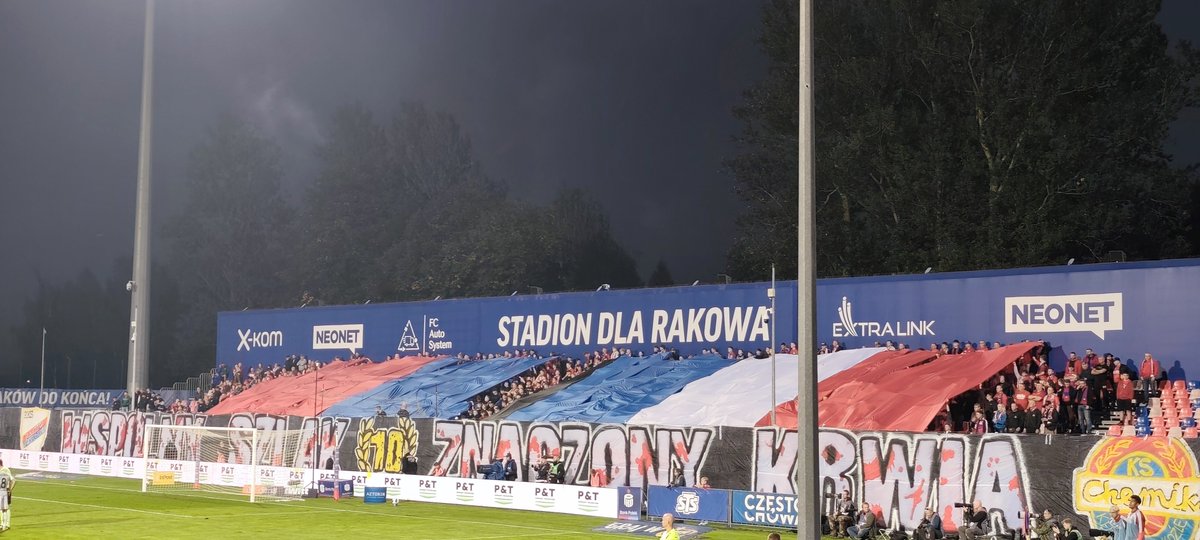 LukaPawlik's tweet photo. Oprawa kibiców @Rakow1921 🔴🔵
#Ekstraklasa #RCZZAG https://t.co/L1qQ5aoiwR