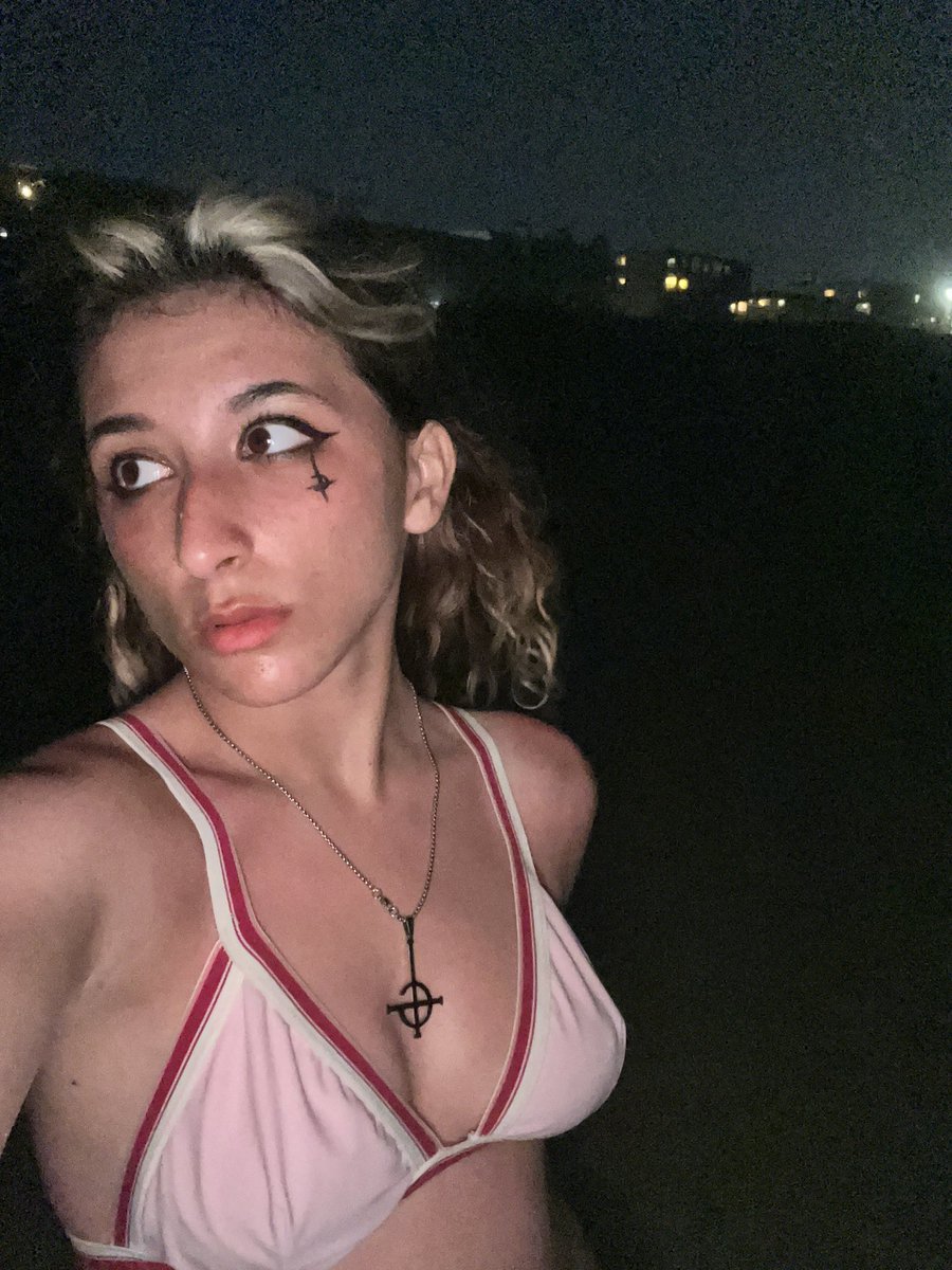 MangoAft3rHours's tweet photo. Had the last swim of the year last night!! 🥹  I’m gonna miss this <3 https://t.co/nUNx7Ah8c2