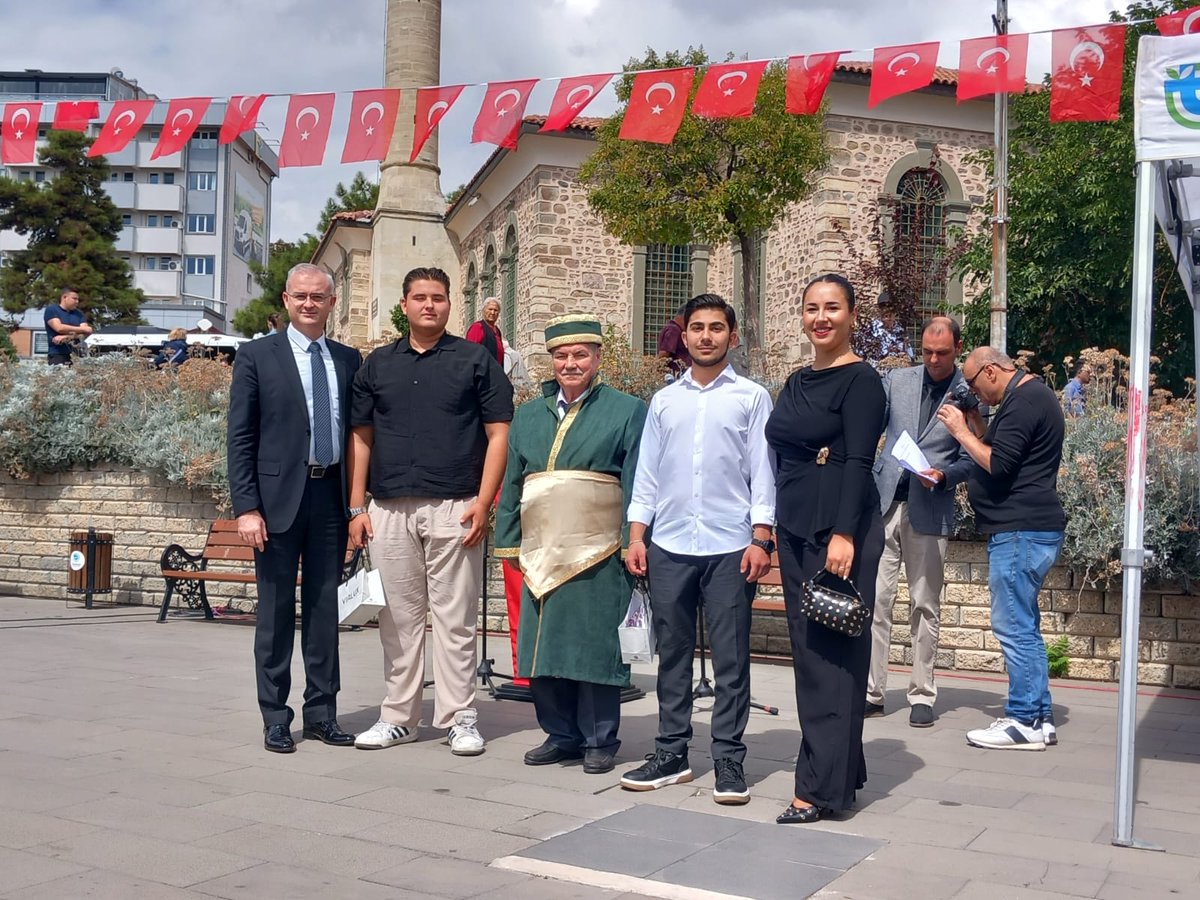 TekirdagMesem's tweet photo. AHİLİK KÜLTÜRÜNÜN İZİNDE:TEKİRDAĞ'IN GURURU ÖĞRENCİLERİMİZ OLDU!
Ahiliğin Gelenek Ruhu,Tekirdağ’da Yaşatılıyor!
Kardeşliğin simgesi olan Ahilik yolunda yürüyen okulumuzun gururu Efe Karamavuş ve Sefa Turan’ı yürekten kutlar,kıymetli ustalarına ve ailelerine şükranlarımızı sunarız https://t.co/qn8hK0lXoX