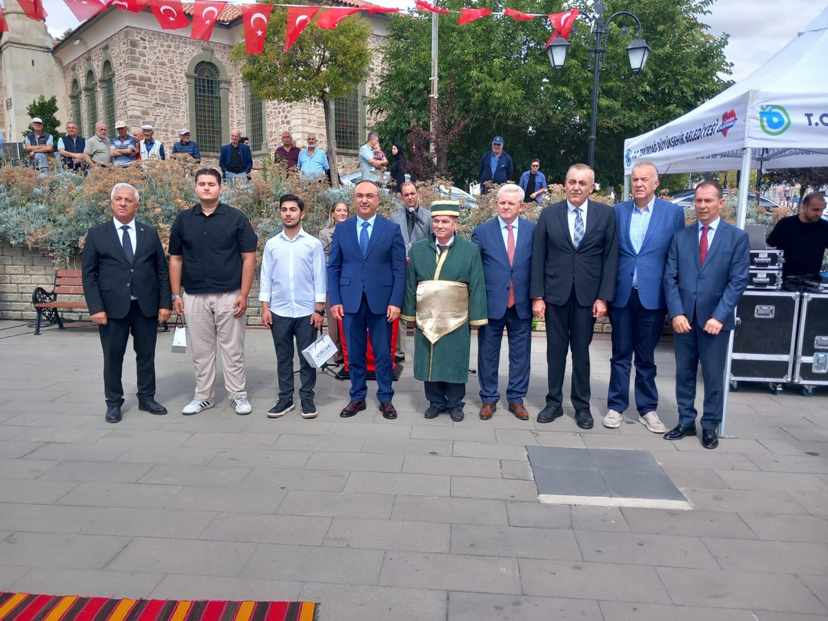 TekirdagMesem's tweet photo. AHİLİK KÜLTÜRÜNÜN İZİNDE:TEKİRDAĞ'IN GURURU ÖĞRENCİLERİMİZ OLDU!
Ahiliğin Gelenek Ruhu,Tekirdağ’da Yaşatılıyor!
Kardeşliğin simgesi olan Ahilik yolunda yürüyen okulumuzun gururu Efe Karamavuş ve Sefa Turan’ı yürekten kutlar,kıymetli ustalarına ve ailelerine şükranlarımızı sunarız https://t.co/qn8hK0lXoX