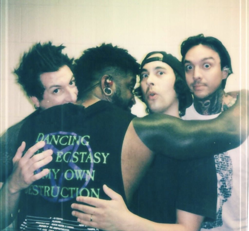 Lejazzhotkurt's tweet photo. I love this photo so much bcuz theyre so excited for that cookie…jaime cant even wait…greedy greedy https://t.co/V4fksag72L