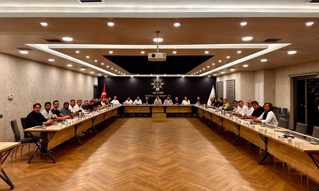 akgenclikkonya_'s tweet photo. Haftalık Olağan Yönetim Kurulu Toplantımızı, İl Gençlik Kolları Başkanımız @avibrahimkelek ’in Başkanlığında gerçekleştirdik. https://t.co/awtvSZWou8