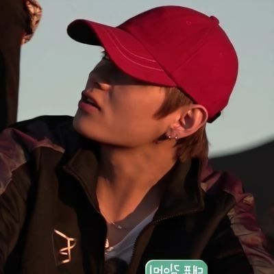 thvgaggedme's tweet photo. he looks so fine in caps https://t.co/lEICXIV02B
