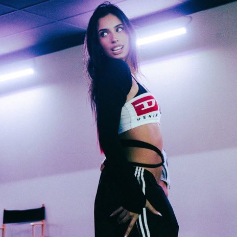 jornalkcbr's tweet photo. 📲 | Kylie Cantrall via Instagram.
“semana um de ensaio da turnê <33
corpo dolorido mas coração felizzzzzz
mal posso esperar pra mostrar pra vocês ❤️❤️❤️💫⭐💕✨
#valleygirlproblemstour” https://t.co/oycltlBqnj