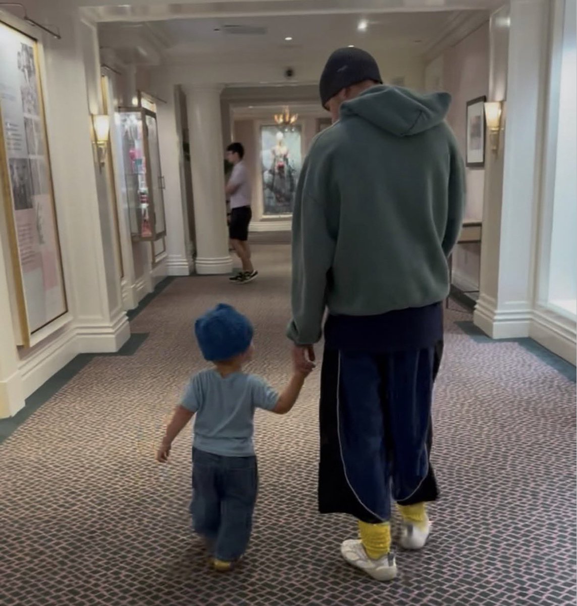 jbieberbrss's tweet photo. PAI E FILHO! 

Justin Bieber via Instagram com Jack Blues. https://t.co/mdKWIMQs9G