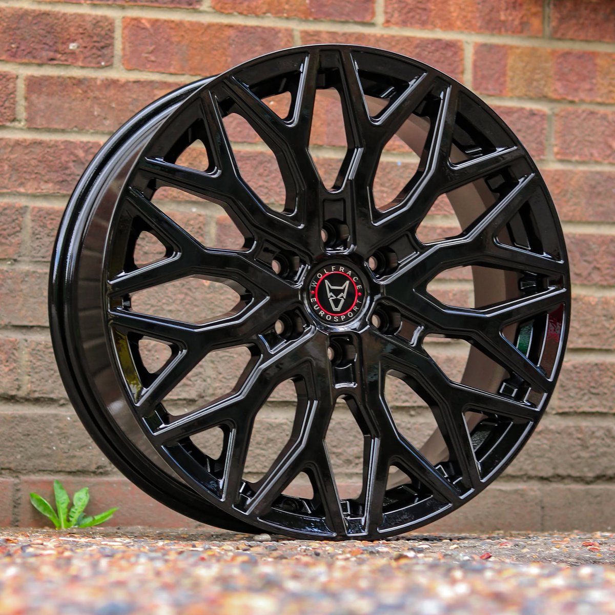 BeckyBridgen's tweet photo. IN STOCK NOW! New 7. 5x18" Wolfrace Eurosport Wolfsburg Super 6 wheels for VW T7 Transporter, Ford Transit Custom, Mercedes Sprinter &amp; VW Crafter. Gloss Black or Polished, 1250kg load rating. British design since 1971. https://t.co/9O6joj8rq2