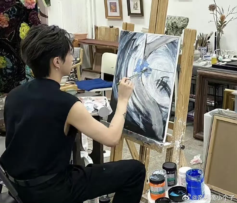 blueviolet0299's tweet photo. Kingston is also excellent in drawing🎨
He has double major in Visual art and Architectural design at University of Toronto 

#LeoKing  #億軒Kingston
#ASHofficialseries https://t.co/yUZ9quKgFq
